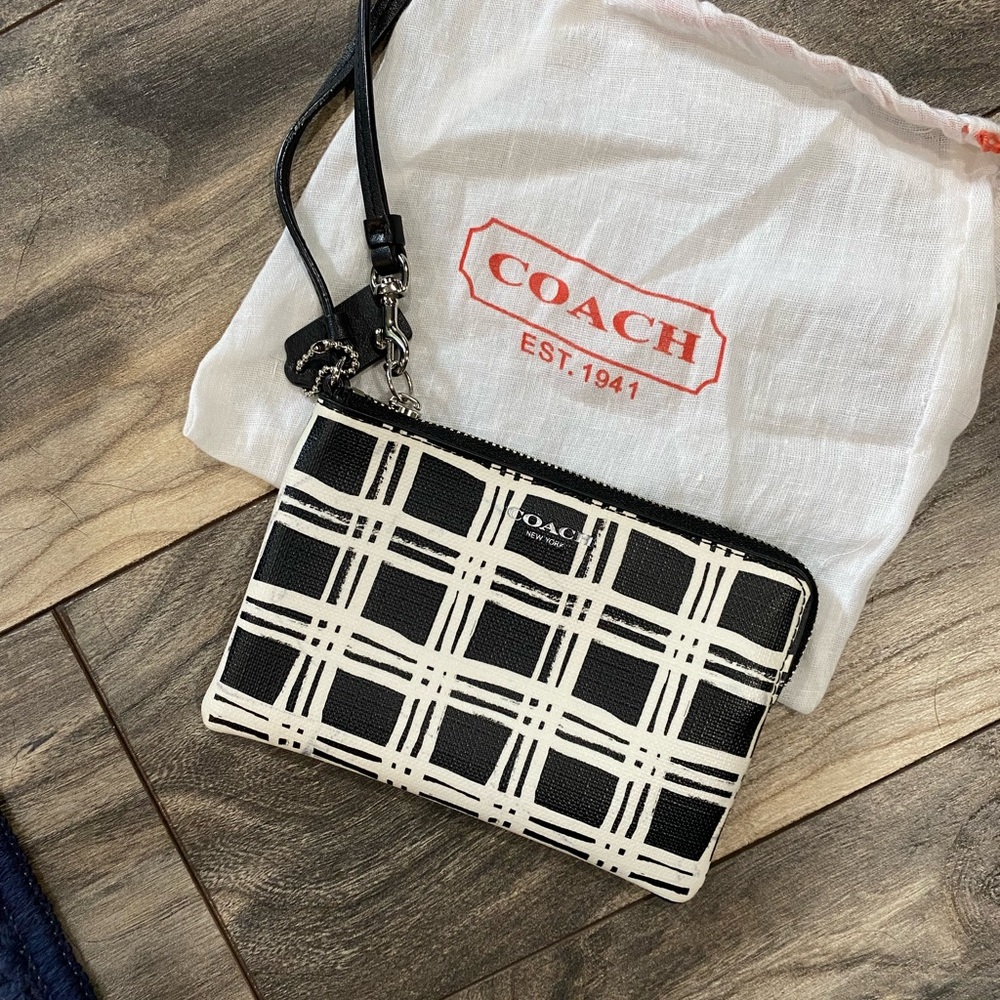 COACH || Wristlet